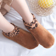 Cargar imagen en el visor de la galería, Ultimate Indoor Non-slip Thermal Socks - Libiyi